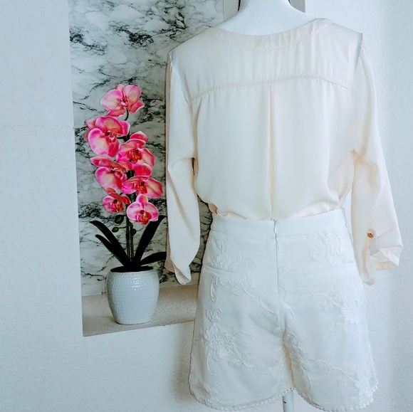 Zara Basic Floral Dress Shorts w/ Knit Embroidery - Picture 2 of 8